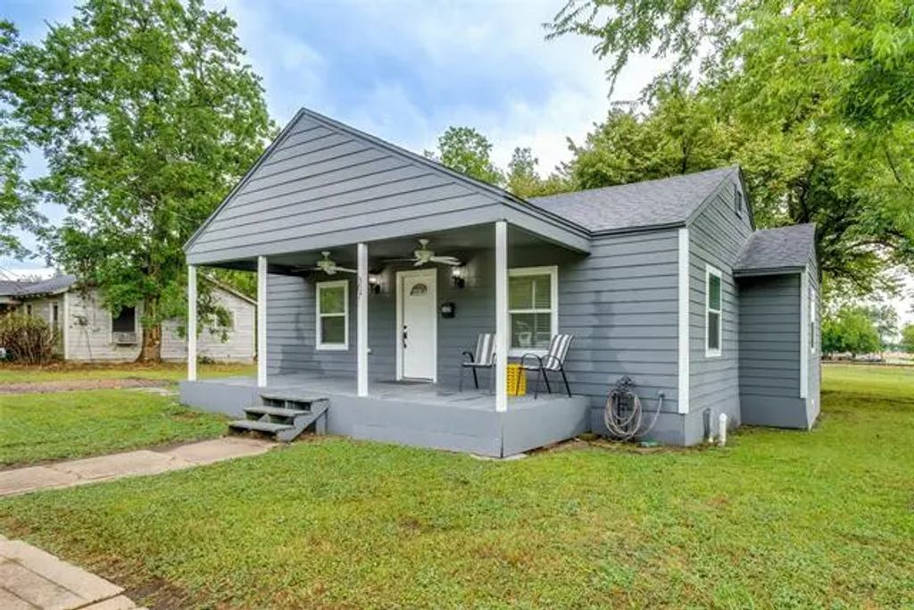 307 Commerce Street W, Honey Grove
