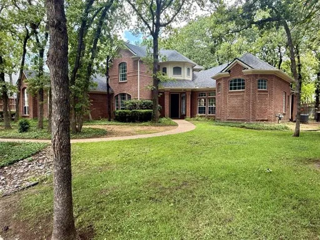 207 Royal Oaks Place, Denton