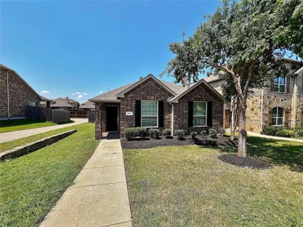 8472 Gentian Drive, Fort Worth