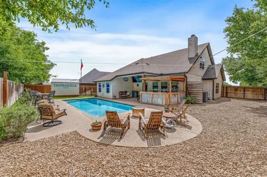 242 Little Tree Court, Tolar
