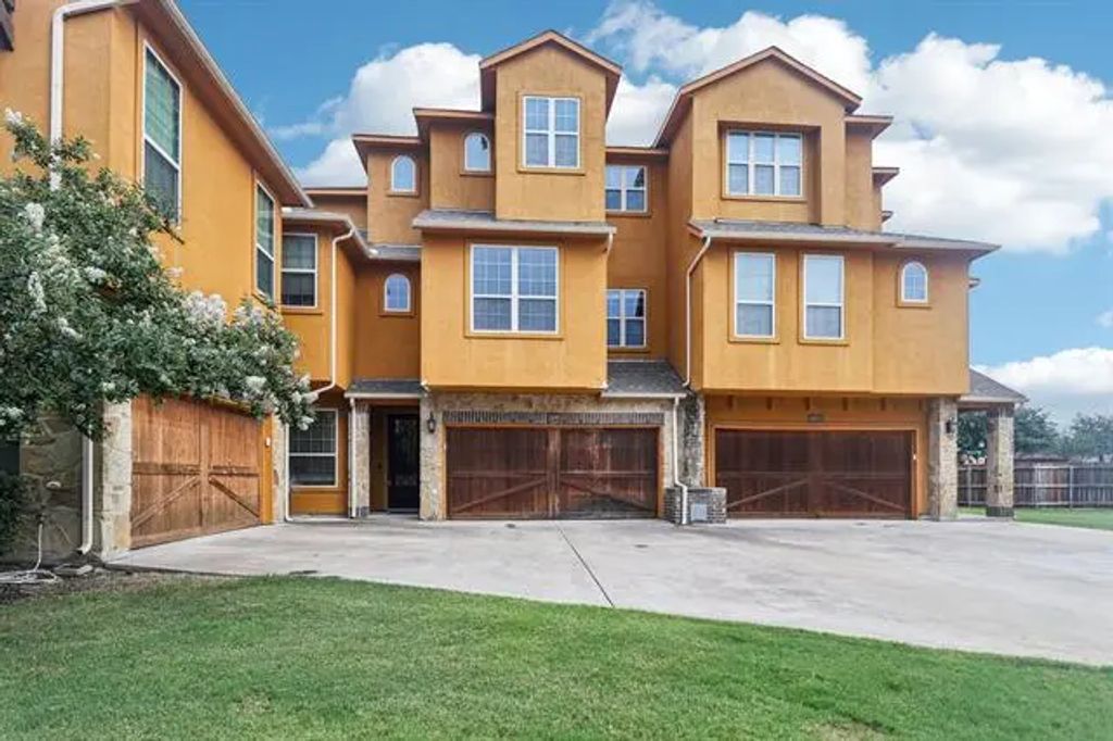 2690 Venice Drive 2, Grand Prairie