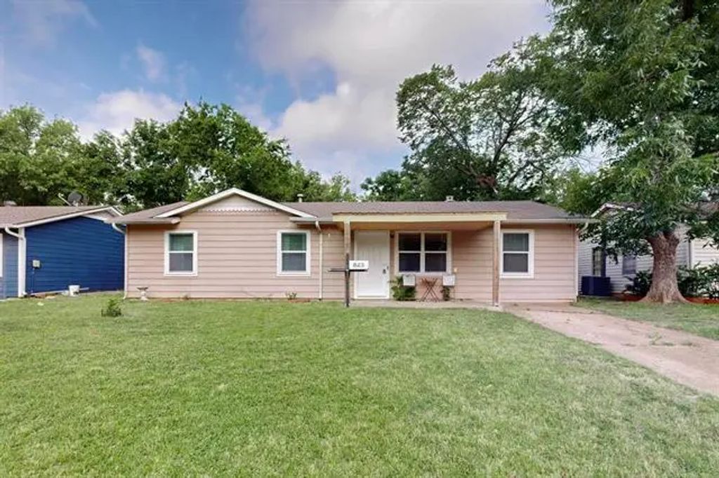 823 Collin Drive, Euless