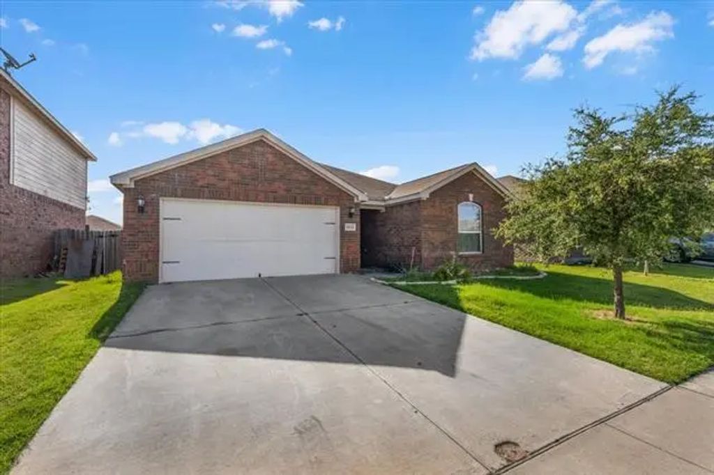 6024 Amber Cliff Lane, Fort Worth