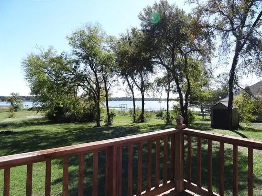 210 Overlook Trail, Gun Barrel City
