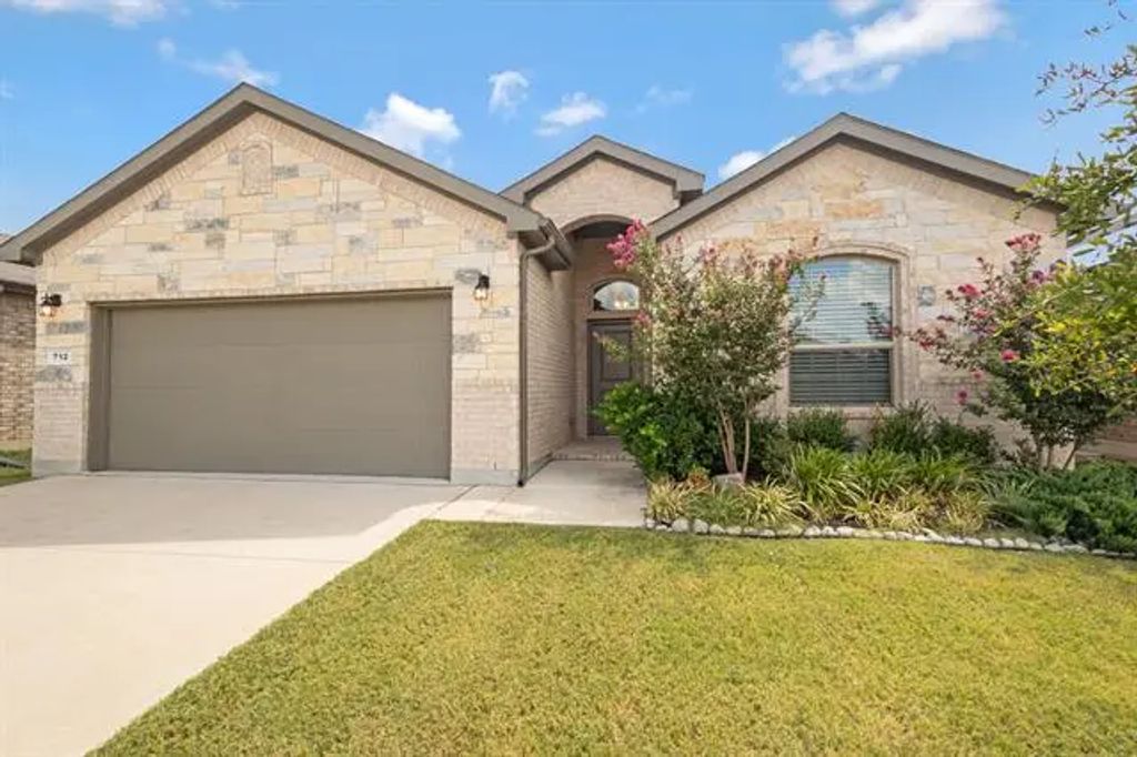 712 Shepperton Way, Fort Worth