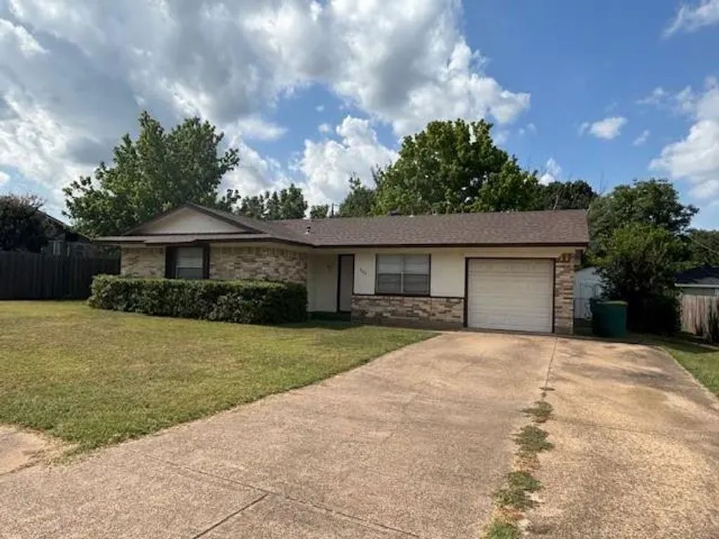 707 Lisa Lane, Cedar Hill