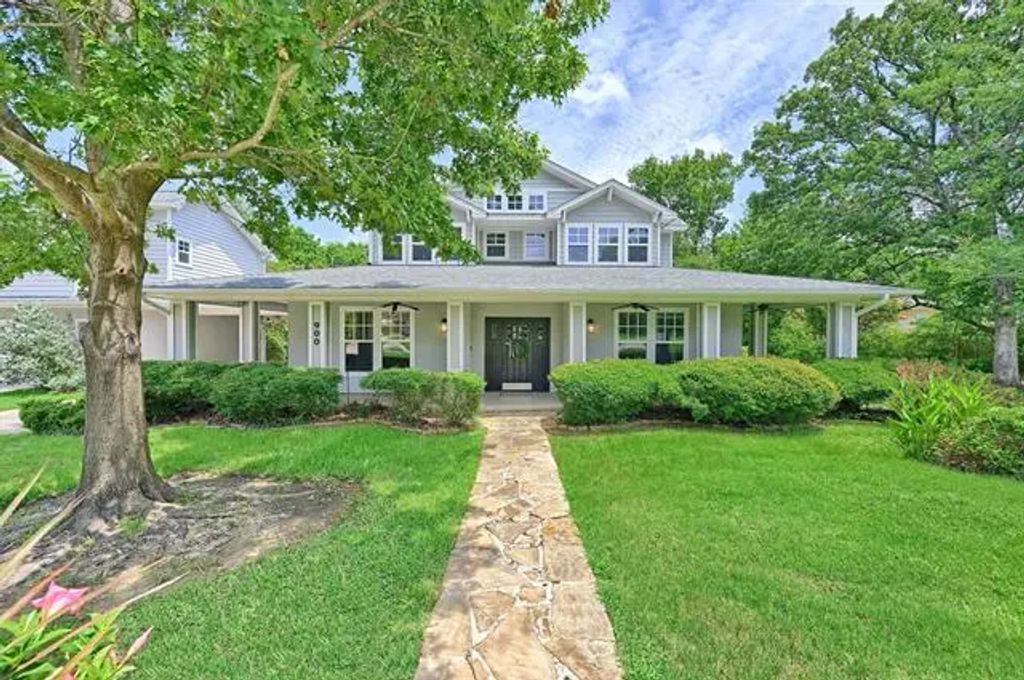 900 Old State Lane, Denison