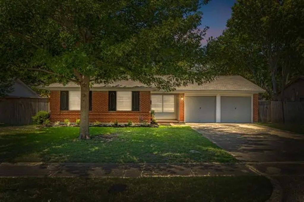 13211 Shahan Drive, Farmers Branch