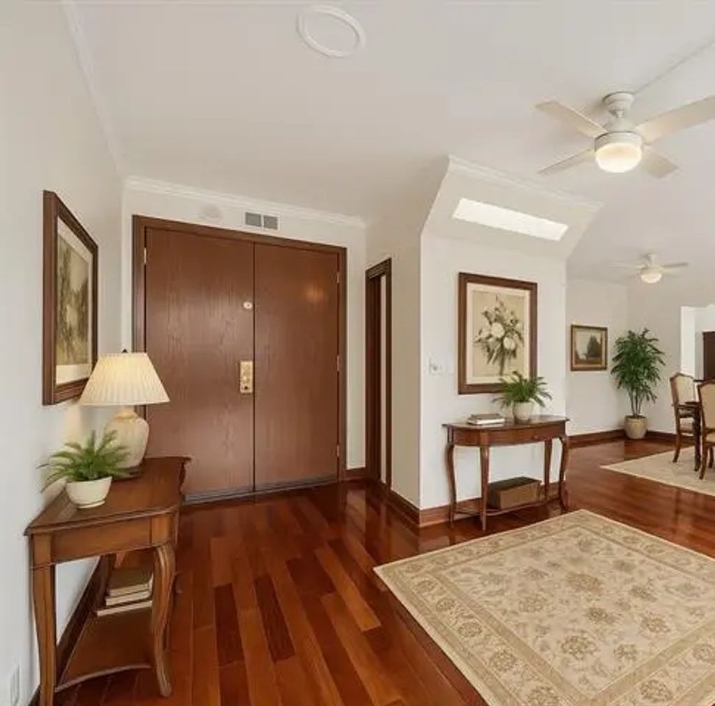 5150 Hidalgo Street 701, Houston