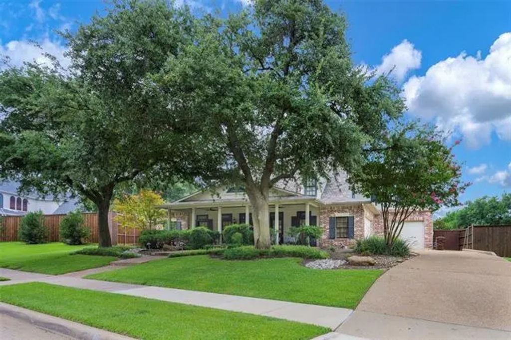 6520 Twin Oaks Drive, Plano