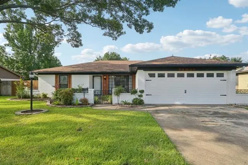 8432 Glenann Drive, North Richland Hills