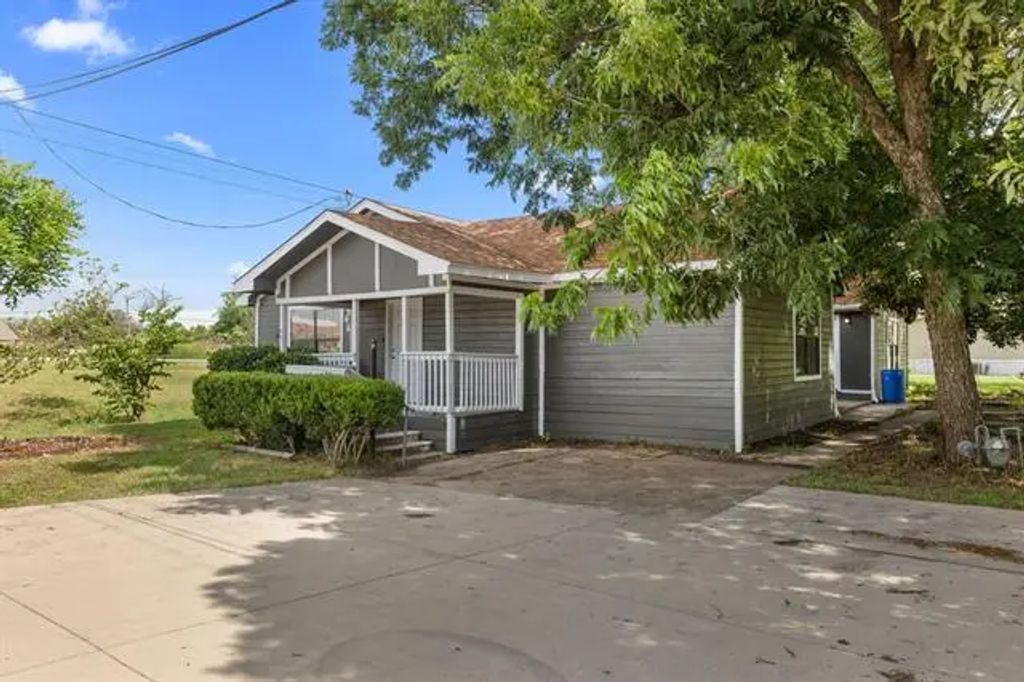 1901 E Harrison Street, Melissa
