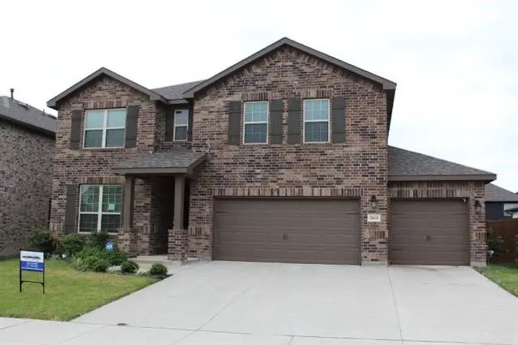 2013 Falling Star Drive, Haslet