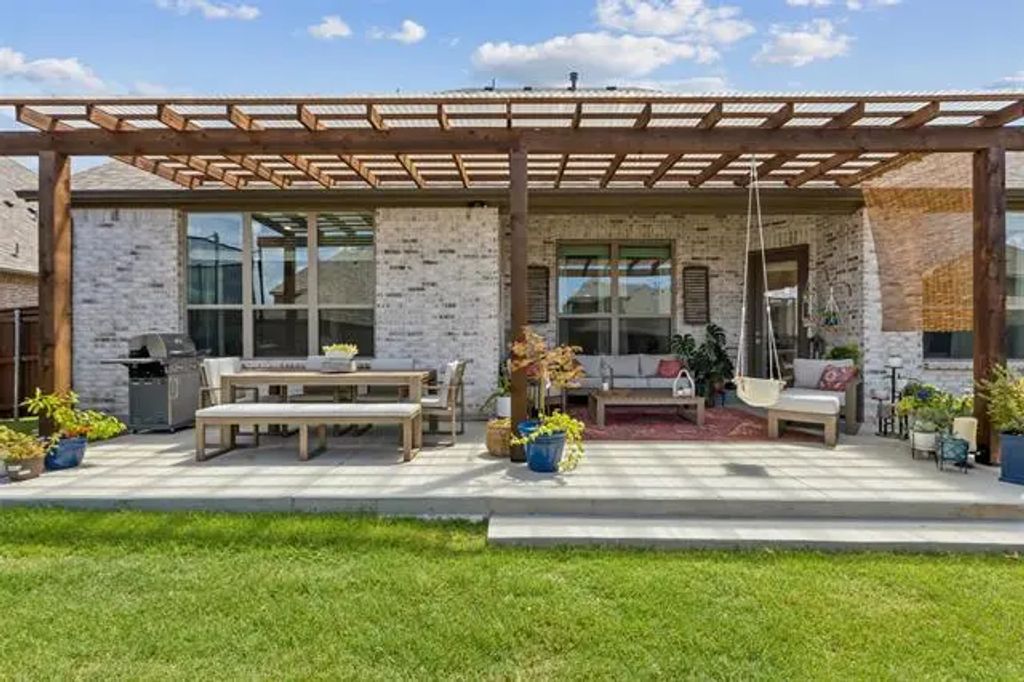 1014 Ember Crest Drive, Rockwall