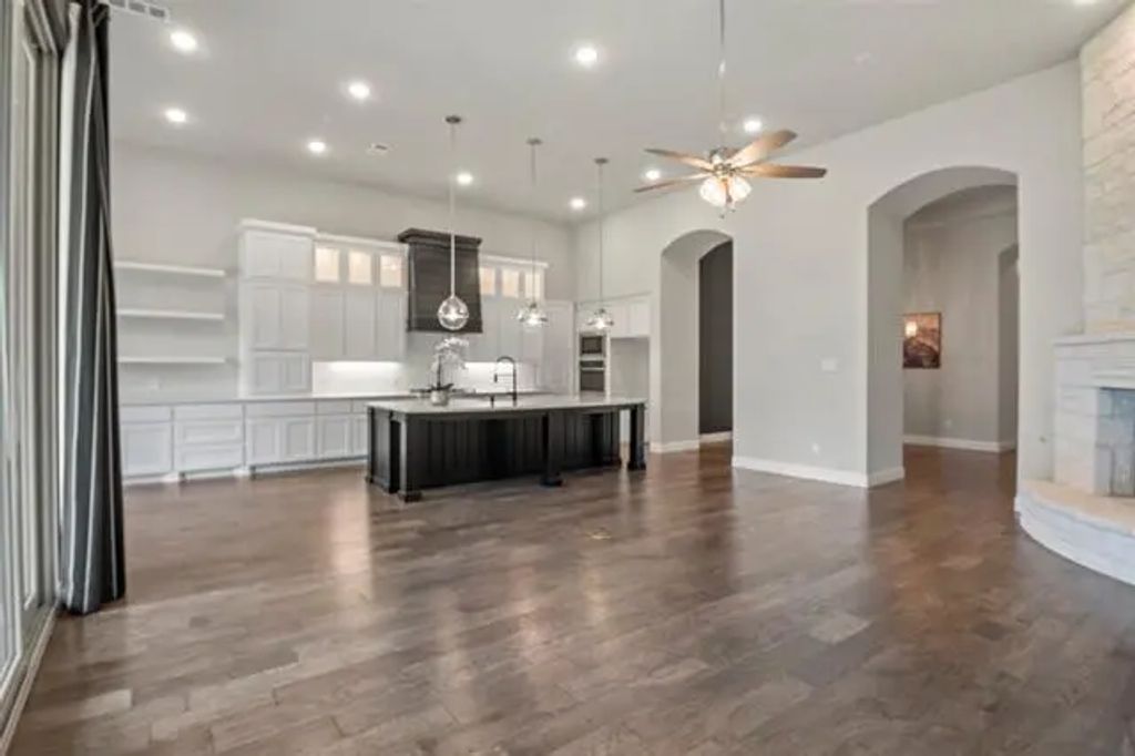 1112 Diamond Leaf Road, Northlake