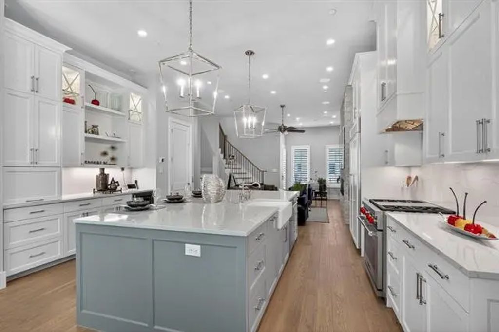 71 Cortes Drive, Westlake