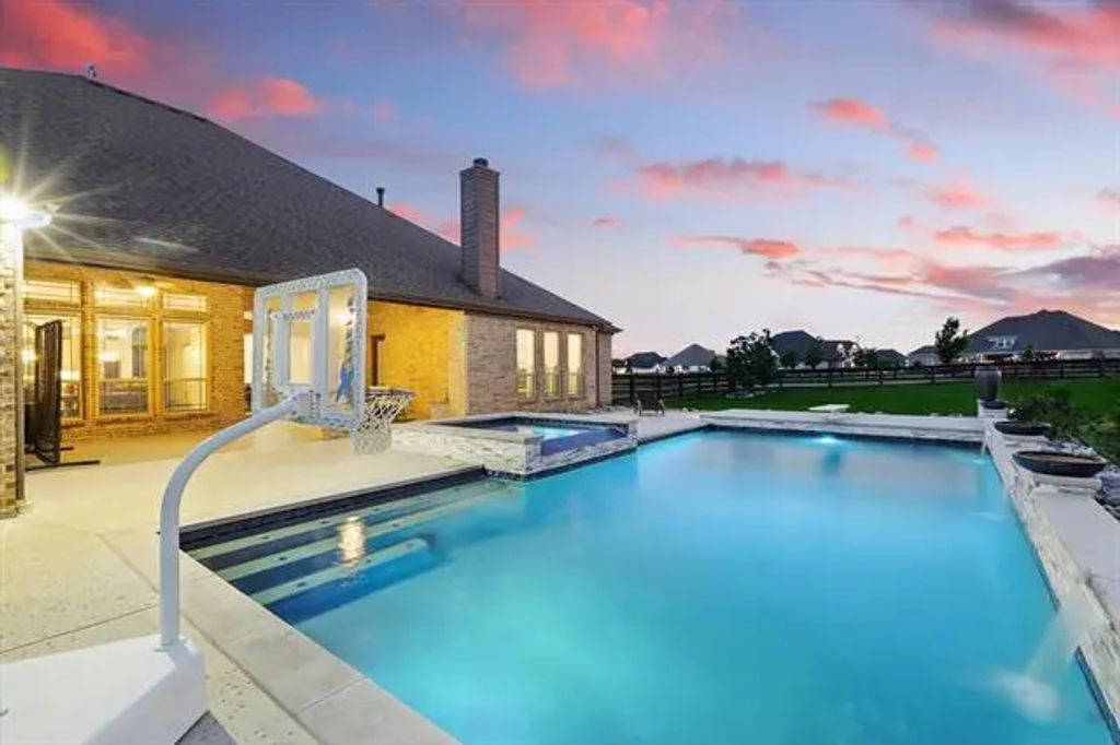 532 Westcreek Lane, Northlake