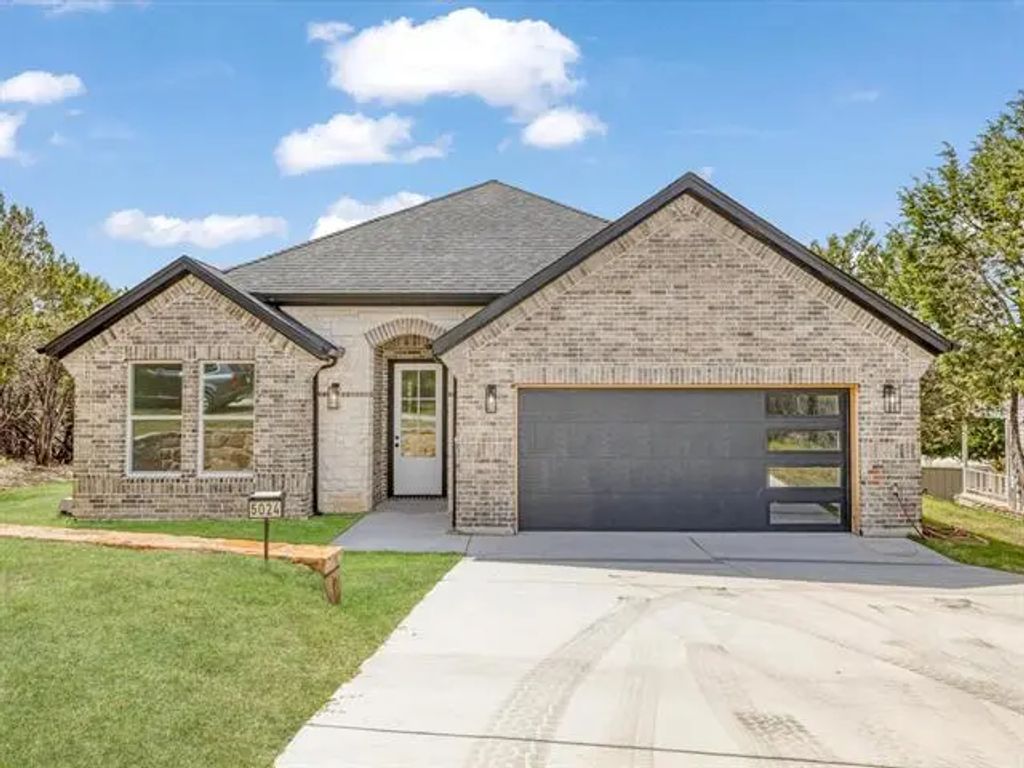 5024 Waterfield Drive, Granbury