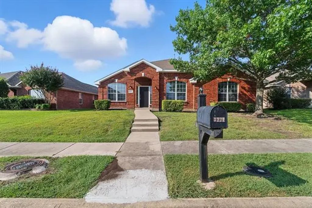 3221 Bent Oak Drive, Mesquite