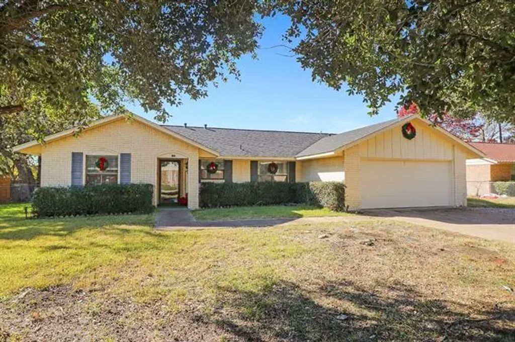 130 Lumpkin Drive, Ennis