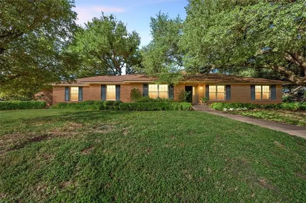 2524 Wooddale Circle, Waco