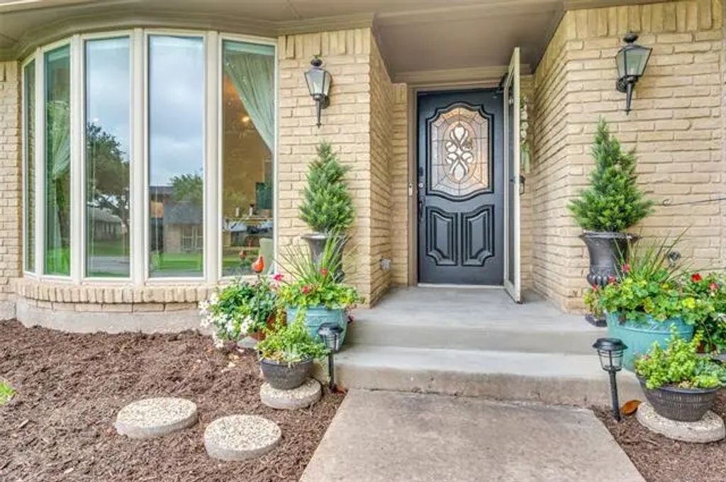 1529 Estates Way, Carrollton