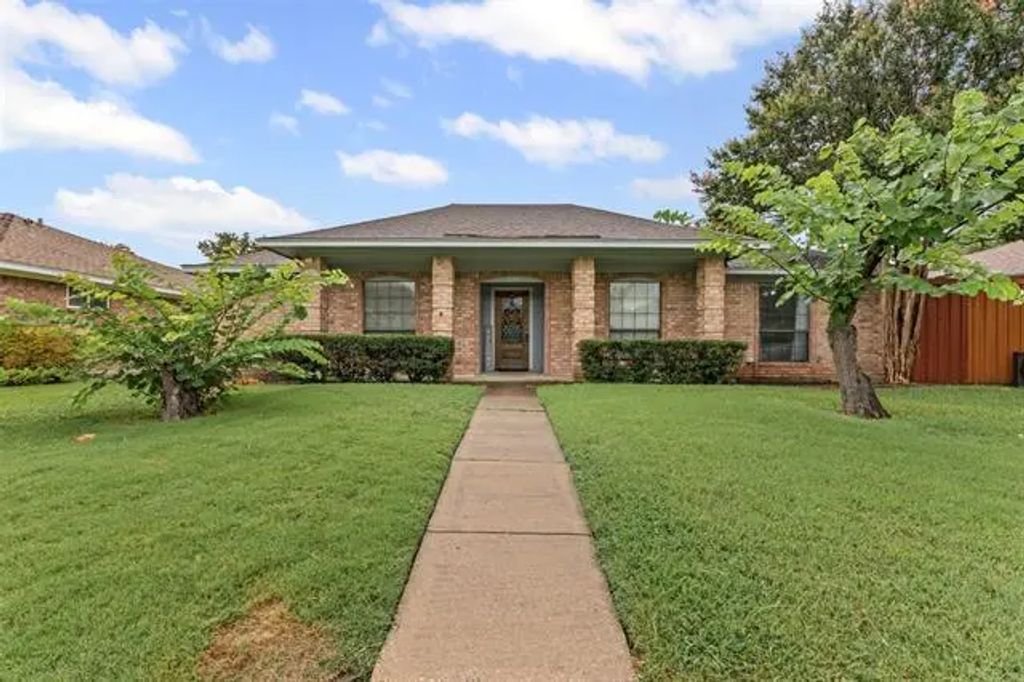 4044 Lonesome Trail, Plano