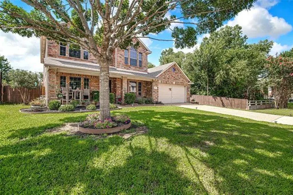 210 Forestridge Drive, Mansfield