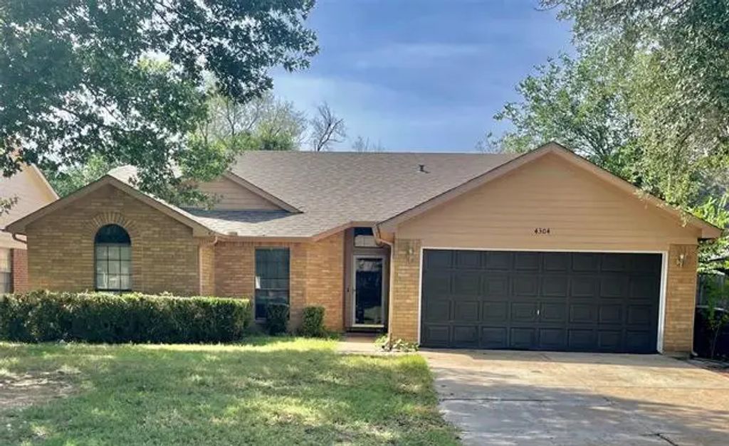 4304 Windwillow Court, Fort Worth