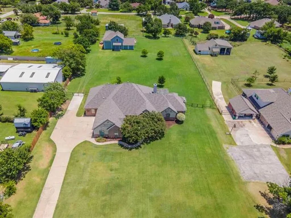 7701 Berry Road, Burleson
