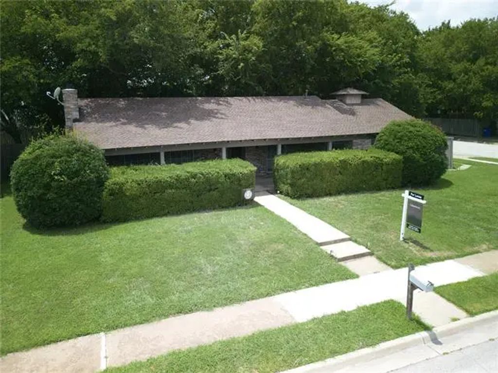 300 Gloria Street, Keller