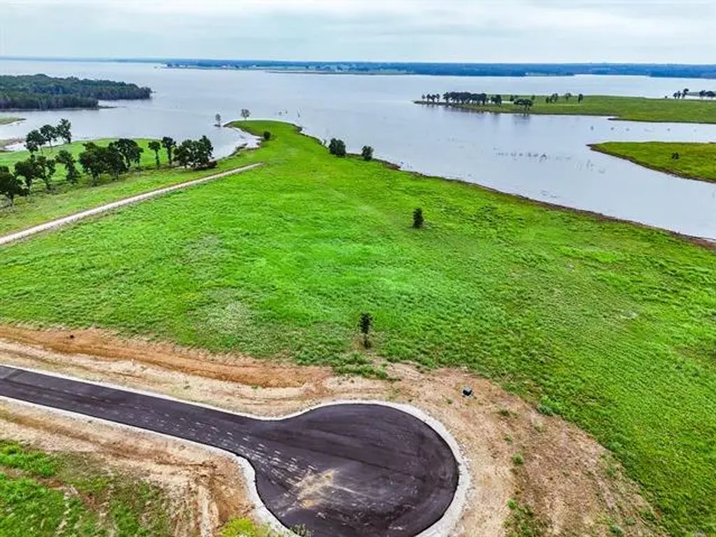 204 Lakeshore Lane, Windom