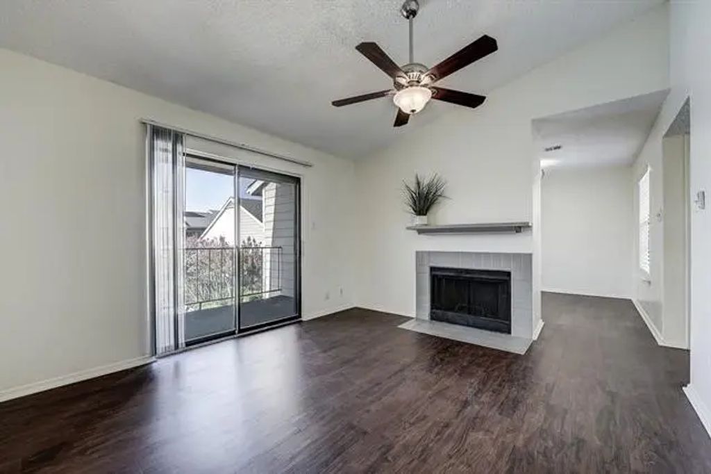 4748 Old Bent Tree Lane 204, Dallas