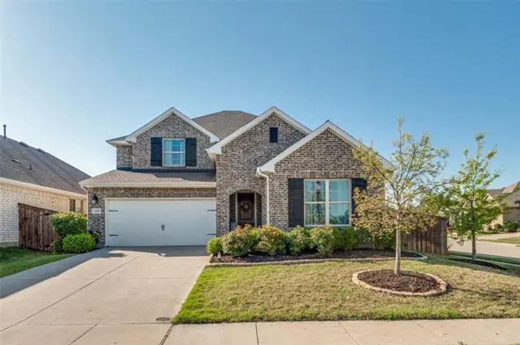 1600 Canter Court, Aubrey