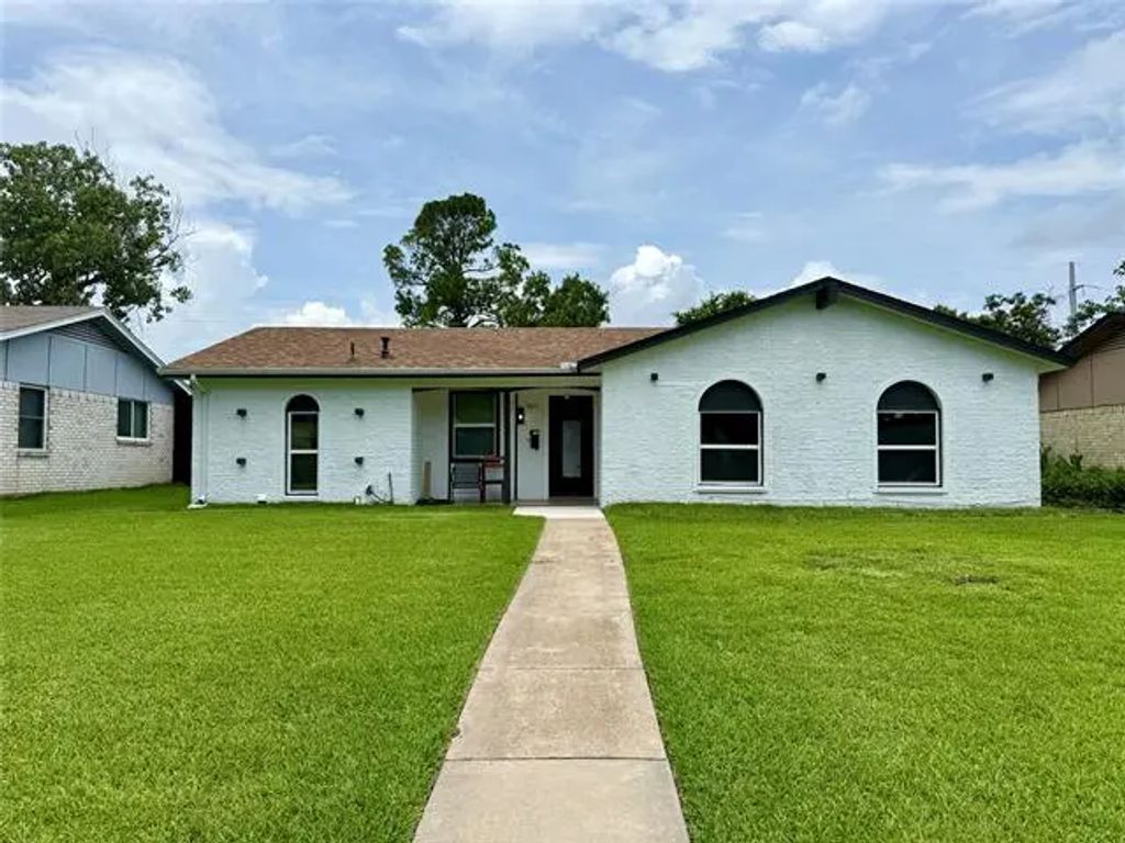 809 Longbeach Drive, Garland