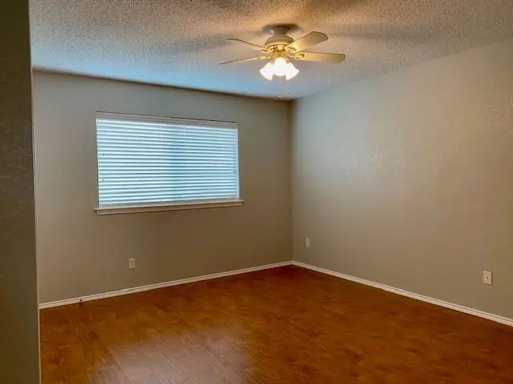 638 W Union Bower Road, Irving
