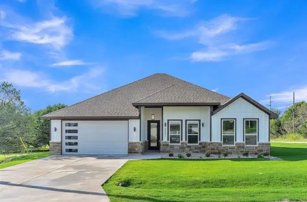 2501 Neil Court, Granbury