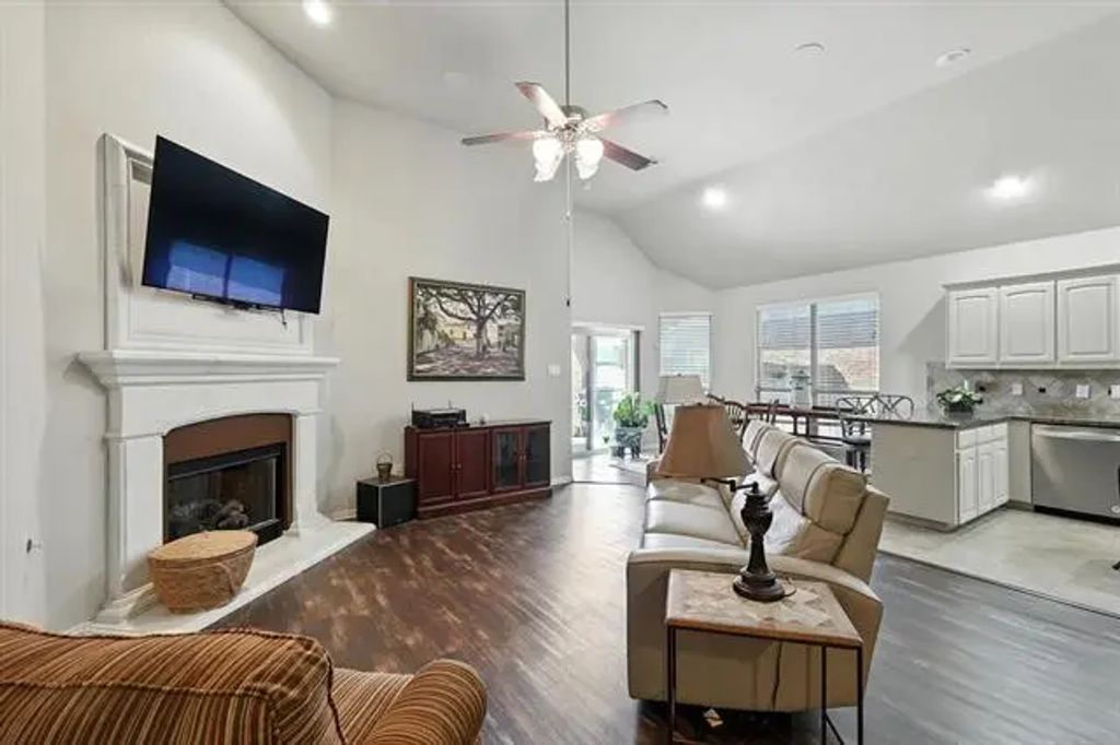 11928 Horseshoe Ridge Drive, Fort Worth