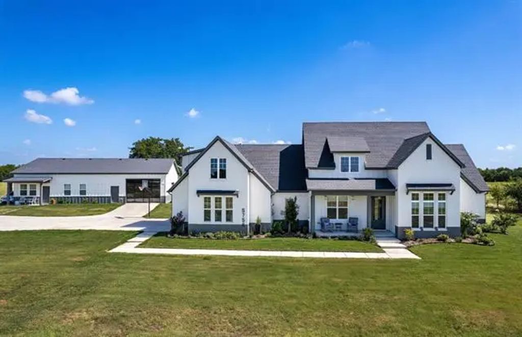 5756 Fm 1562, Leonard