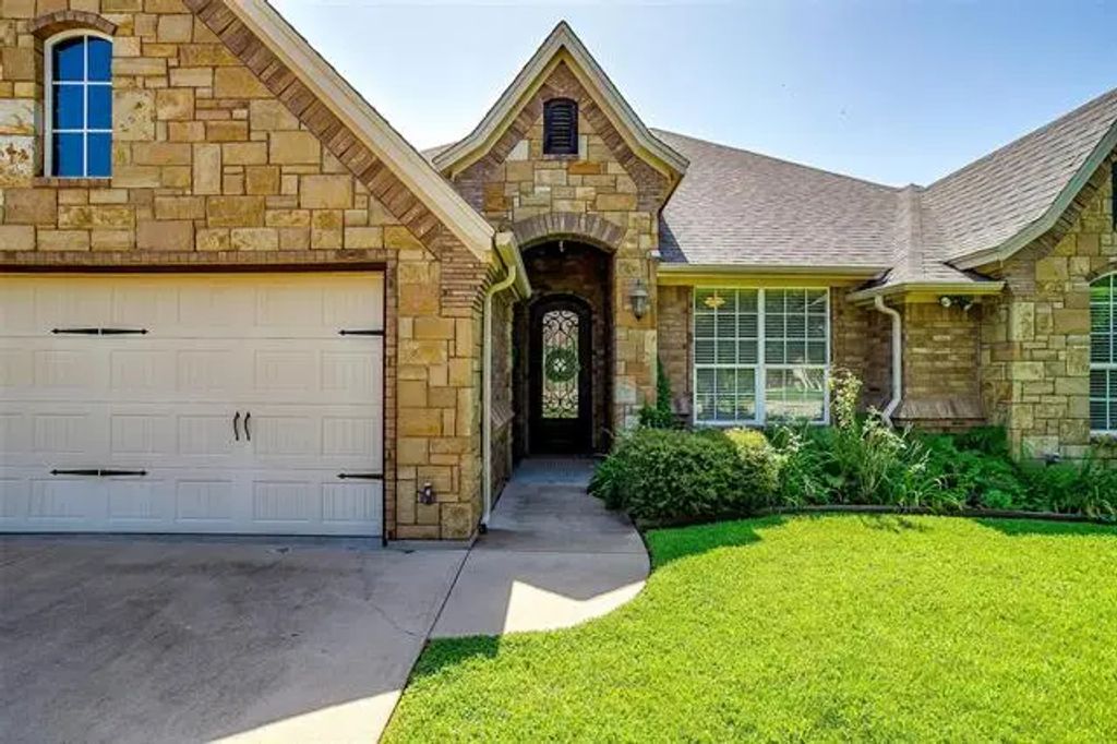 3415 Abes Landing Drive, Granbury