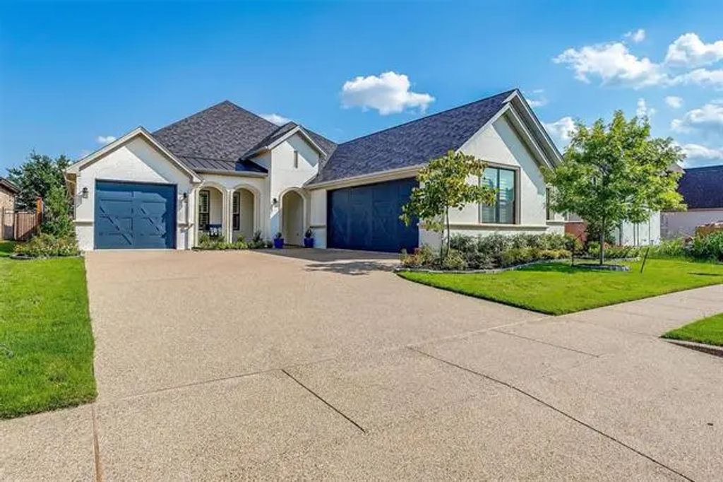 2717 River Path Court, Burleson