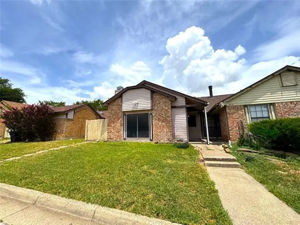 2439 Sunflower Drive, Arlington