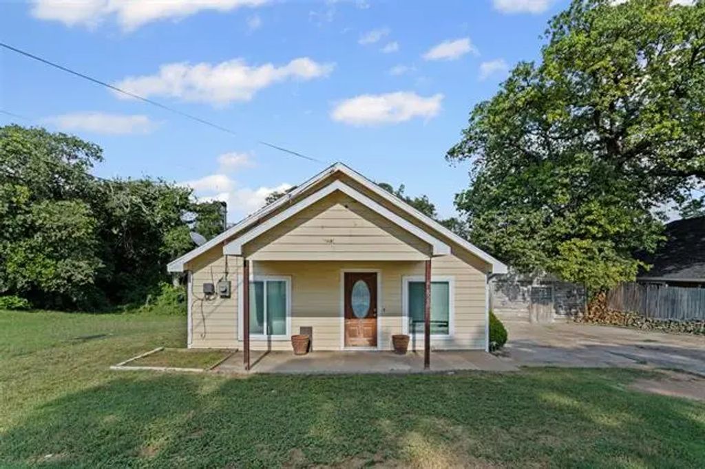 828 Springer Avenue, Fort Worth