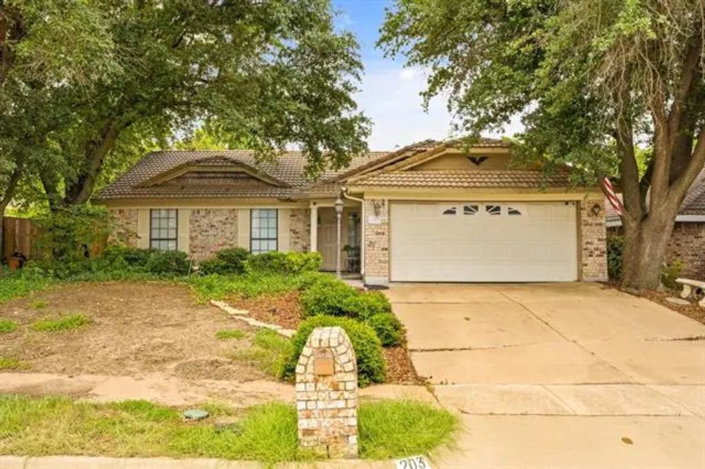 203 Juniper Drive, Arlington