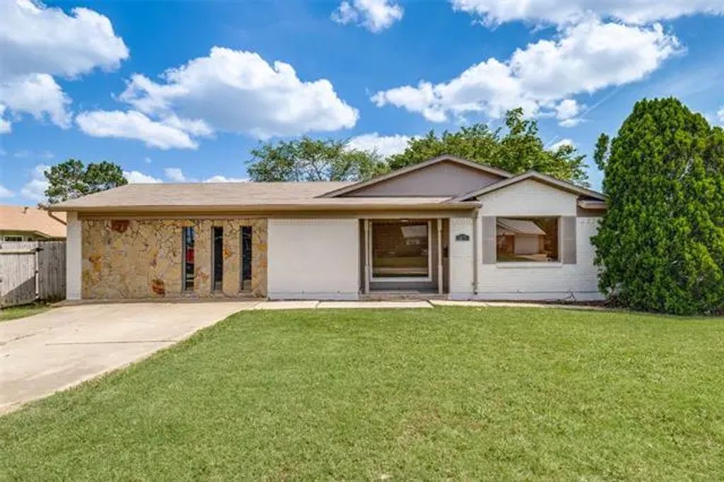 2876 Joanna Drive, Farmers Branch