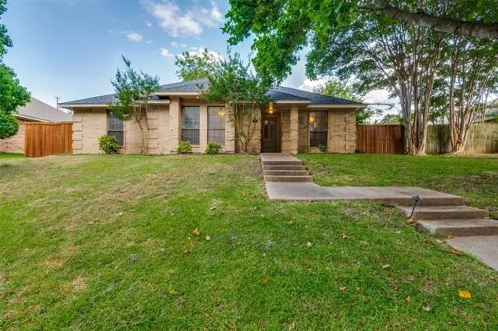 406 Whispering Hills Drive, Duncanville