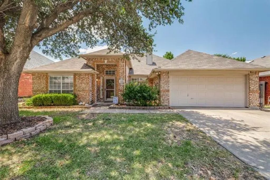 8125 Ross Lake Drive, Fort Worth