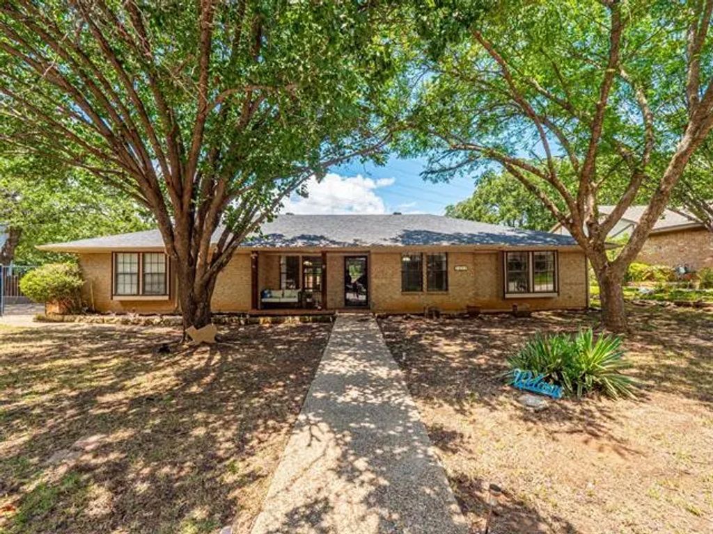 5809 Ridge Drive, Arlington