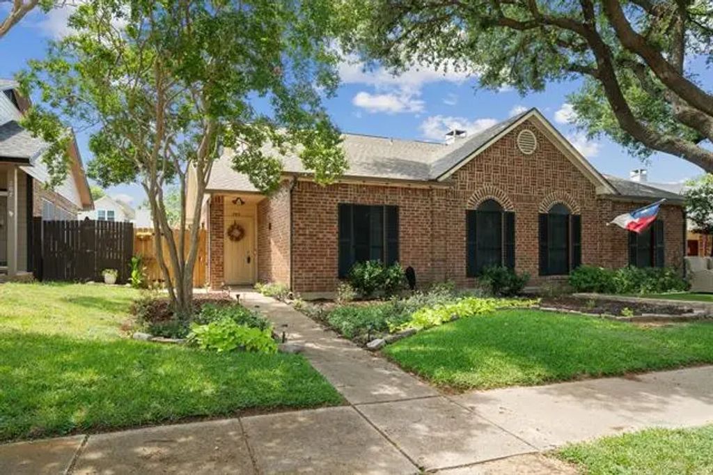 709 Normandy Drive, Euless