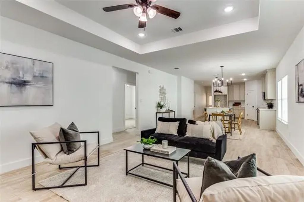 519 W Kellis Street, Fort Worth